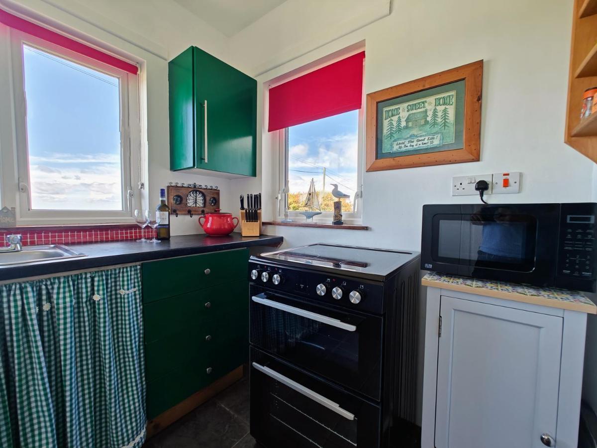 Teach Roisin-Traditional Irish Holiday Cottage In Malin Head. Bagian luar foto