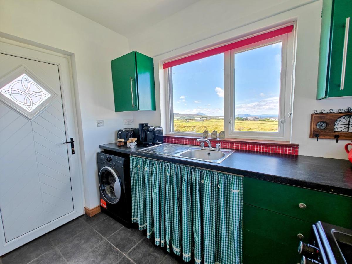 Teach Roisin-Traditional Irish Holiday Cottage In Malin Head. Bagian luar foto